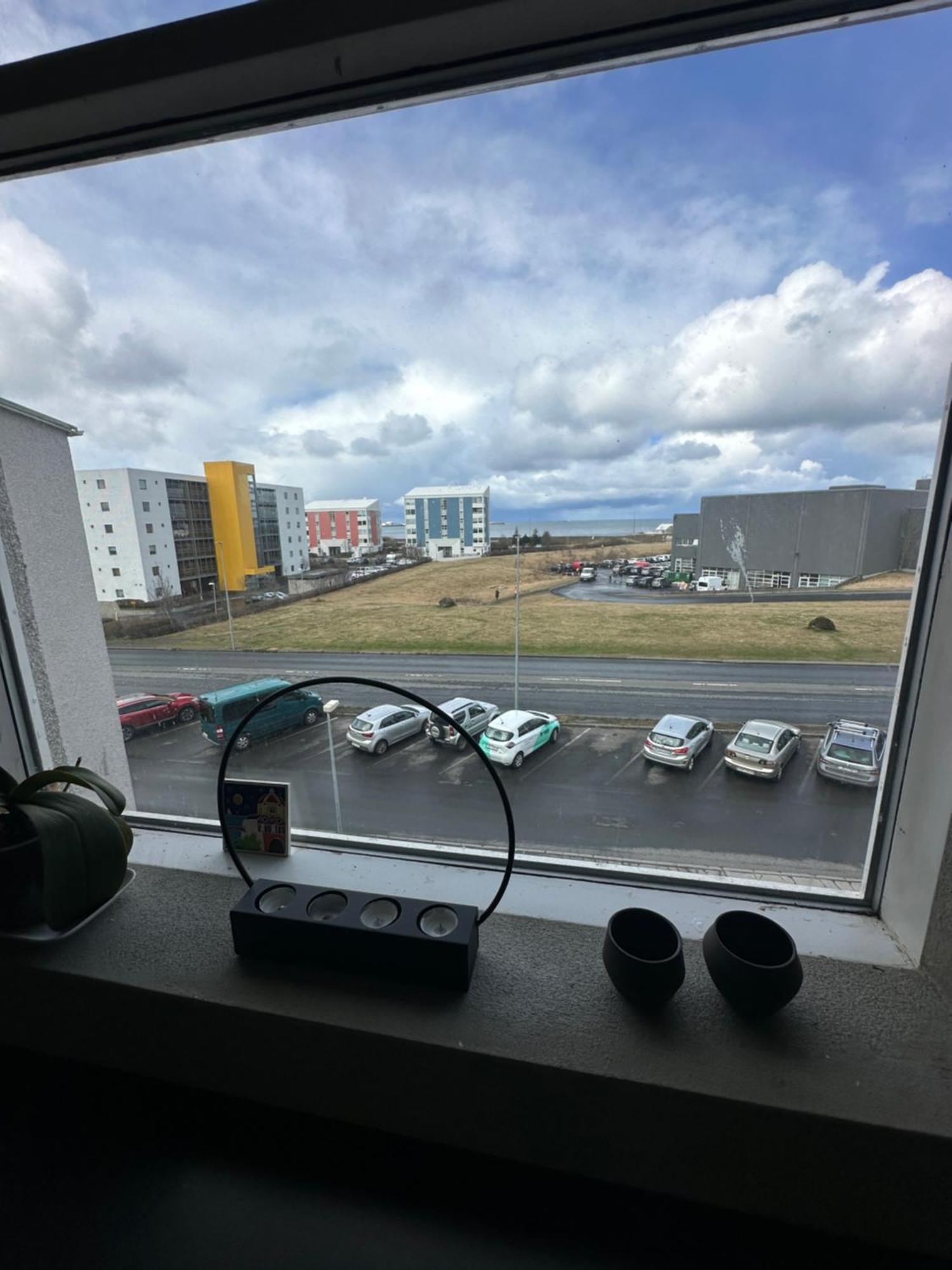 In Laugarnesvegi, - Birta